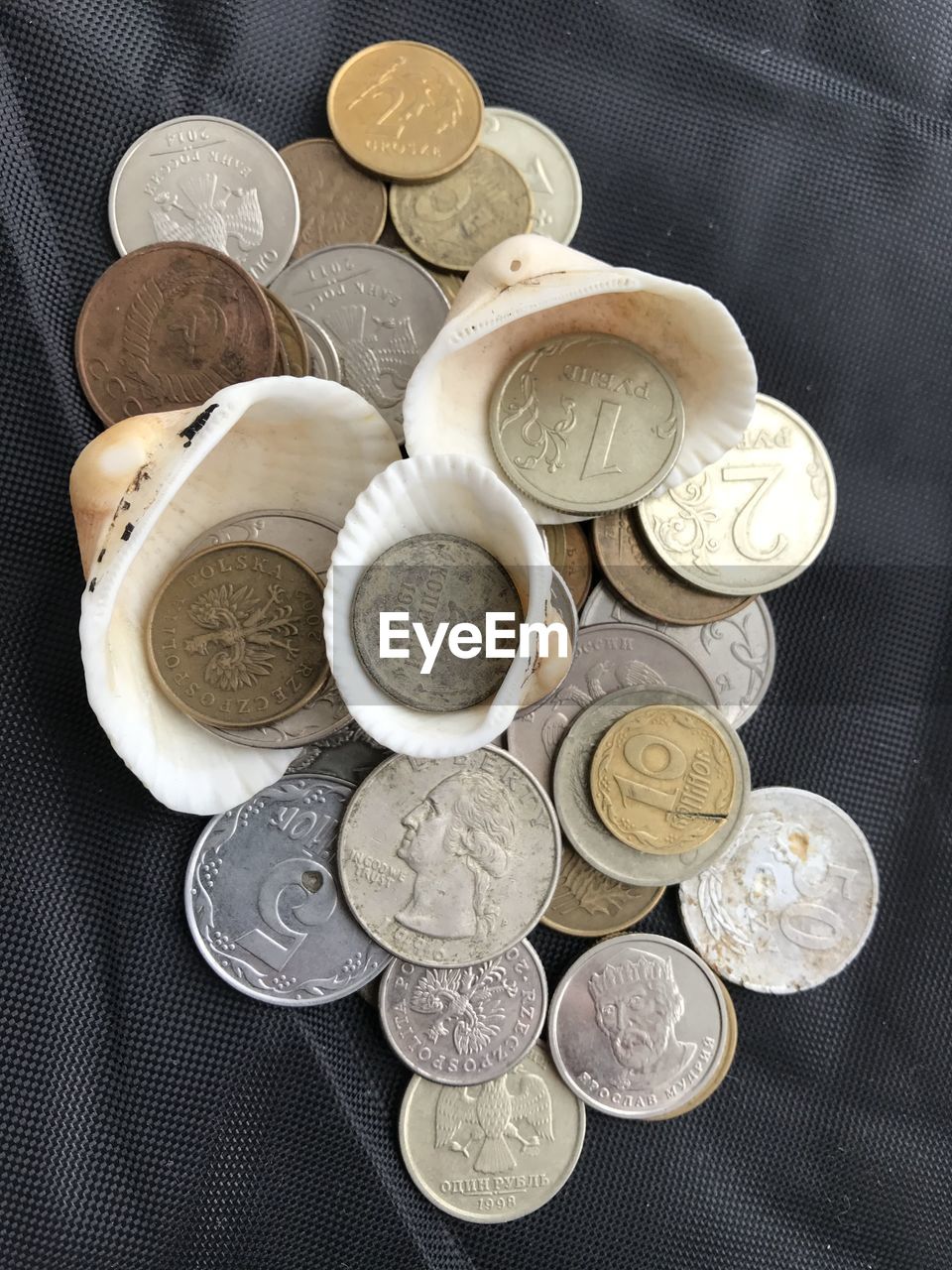 CLOSE-UP HIGH ANGLE VIEW OF COINS ON TABLE