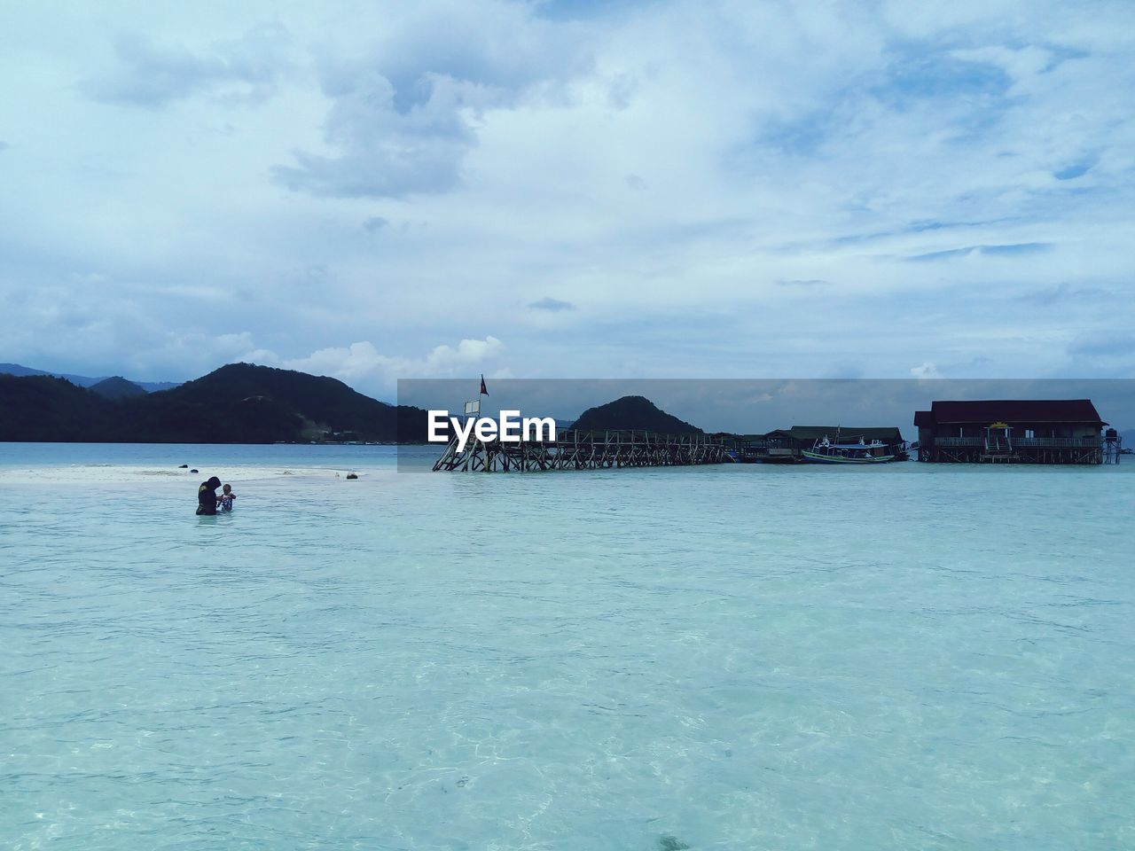 PANORAMIC SHOT OF SEA AGAINST SKY