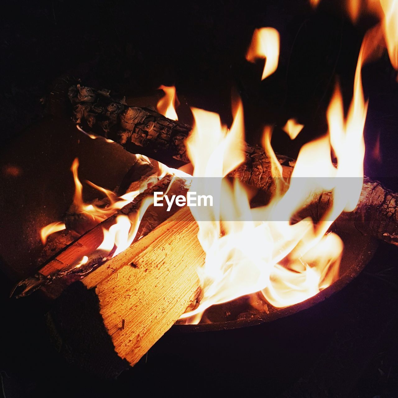 CLOSE-UP OF BONFIRE ON WOOD