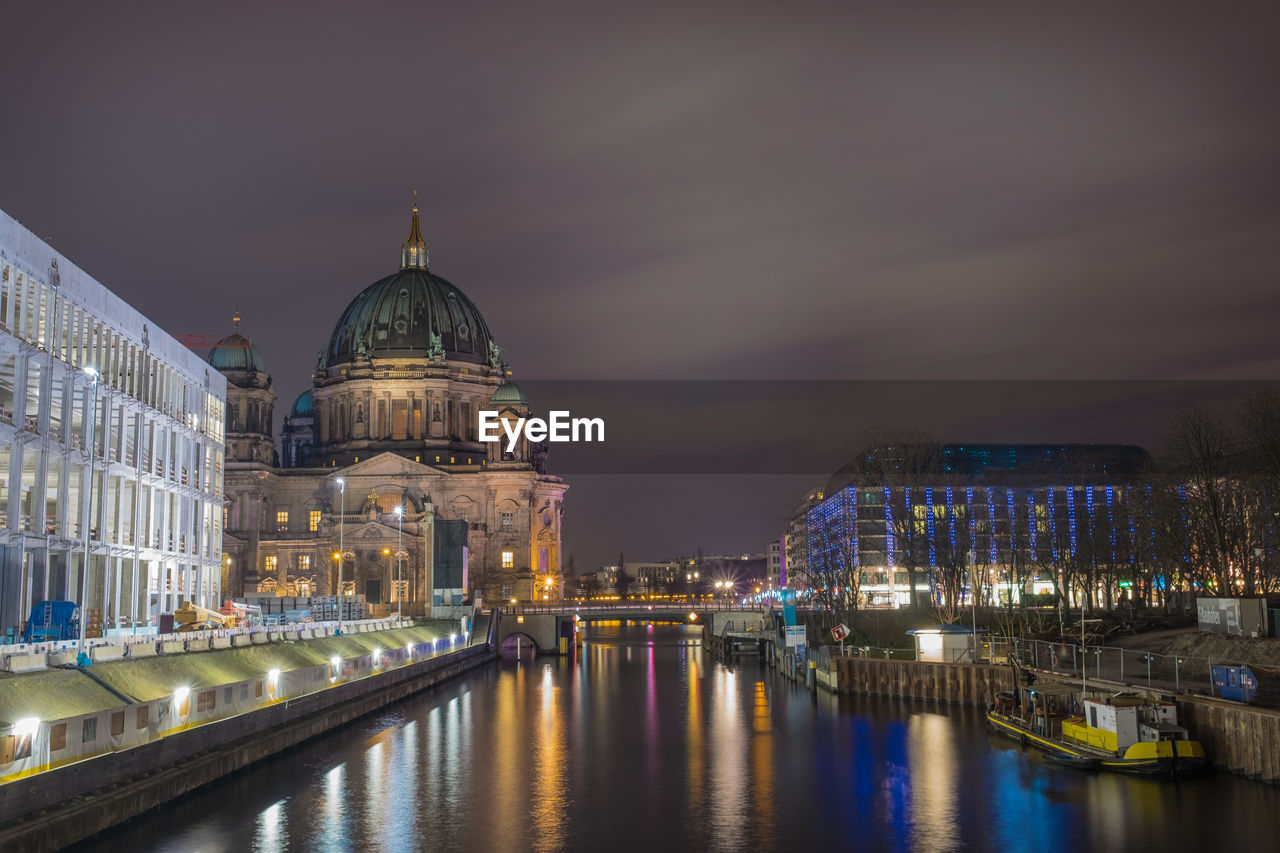 Berlin cathedral by spree river against sky