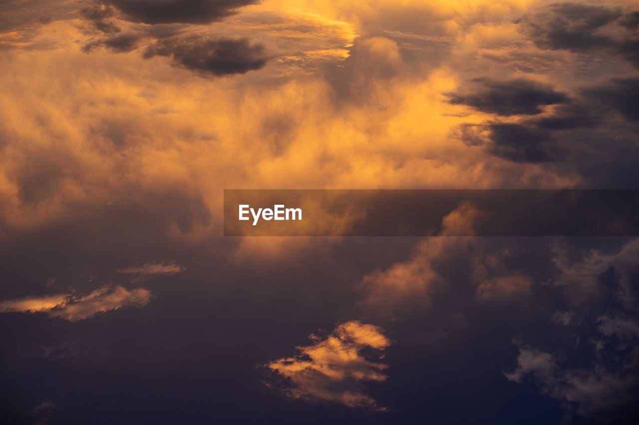 LOW ANGLE VIEW OF CLOUDS IN SKY DURING SUNSET