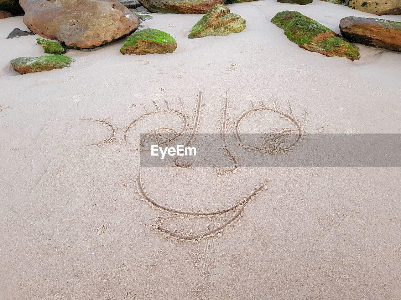 HIGH ANGLE VIEW OF TEXT ON BEACH