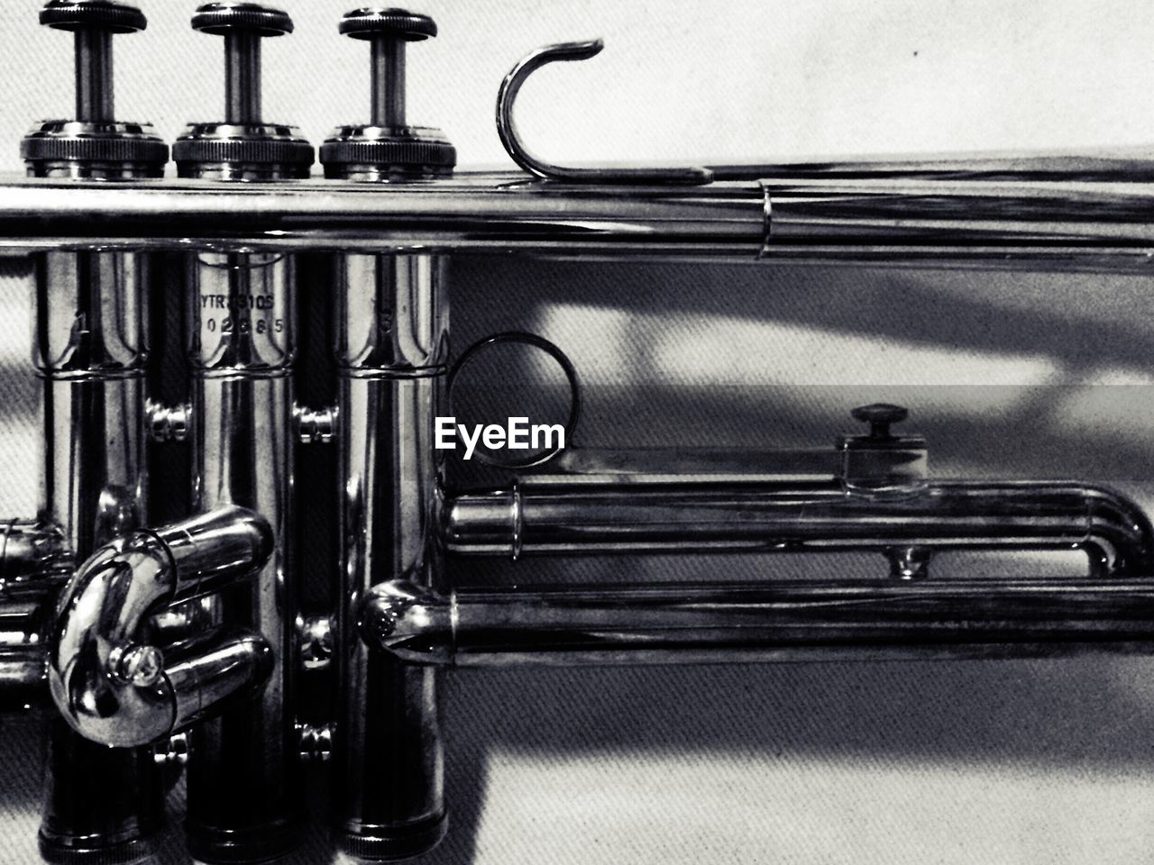 CLOSE UP OF METAL