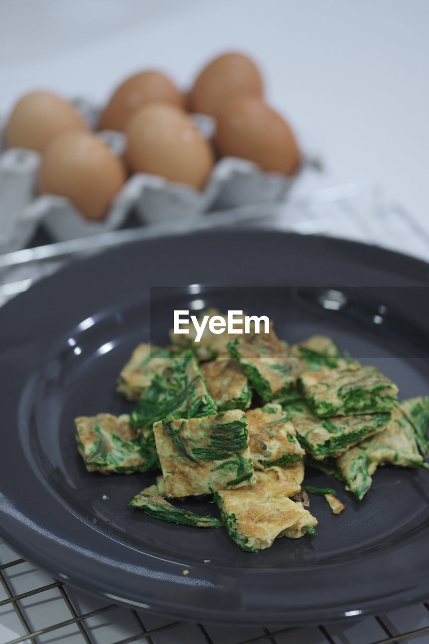 HIGH ANGLE VIEW OF BREAKFAST ON TABLE