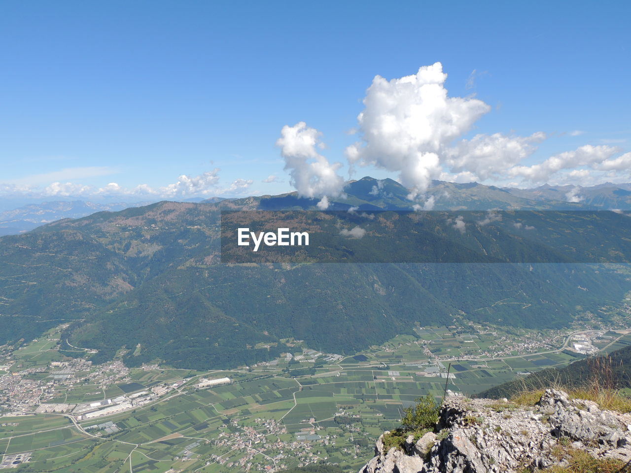 AERIAL VIEW OF MOUNTAINS AGAINST SKY