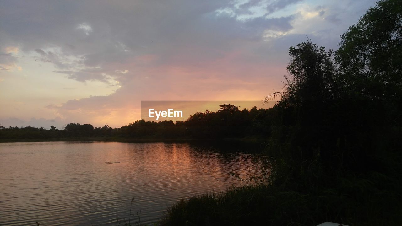 SCENIC VIEW OF LAKE AGAINST ORANGE SKY