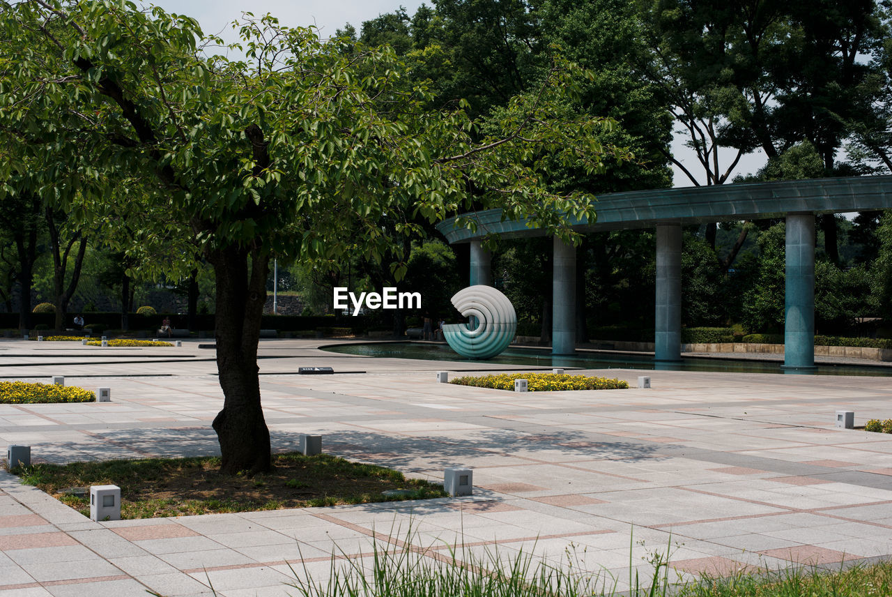 FOUNTAIN IN PARK BY STREET