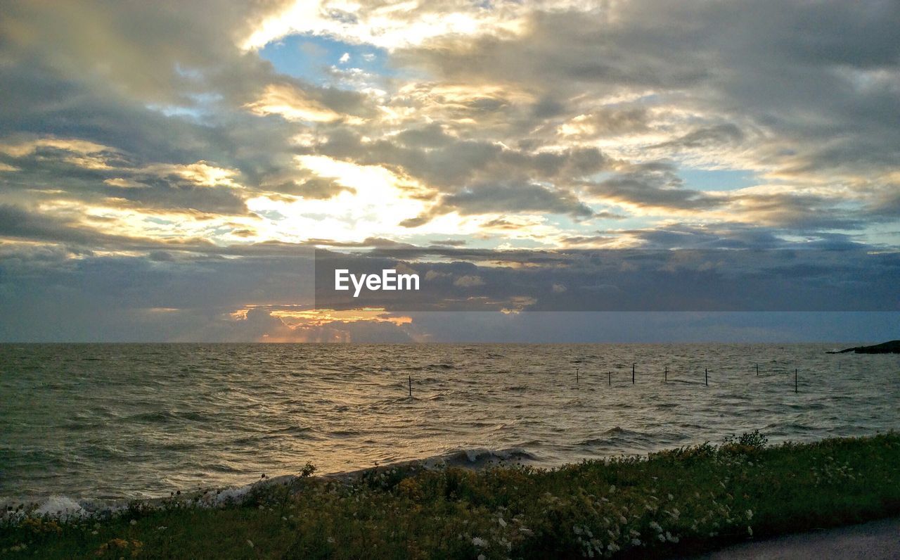 SCENIC VIEW OF SEA AT SUNSET