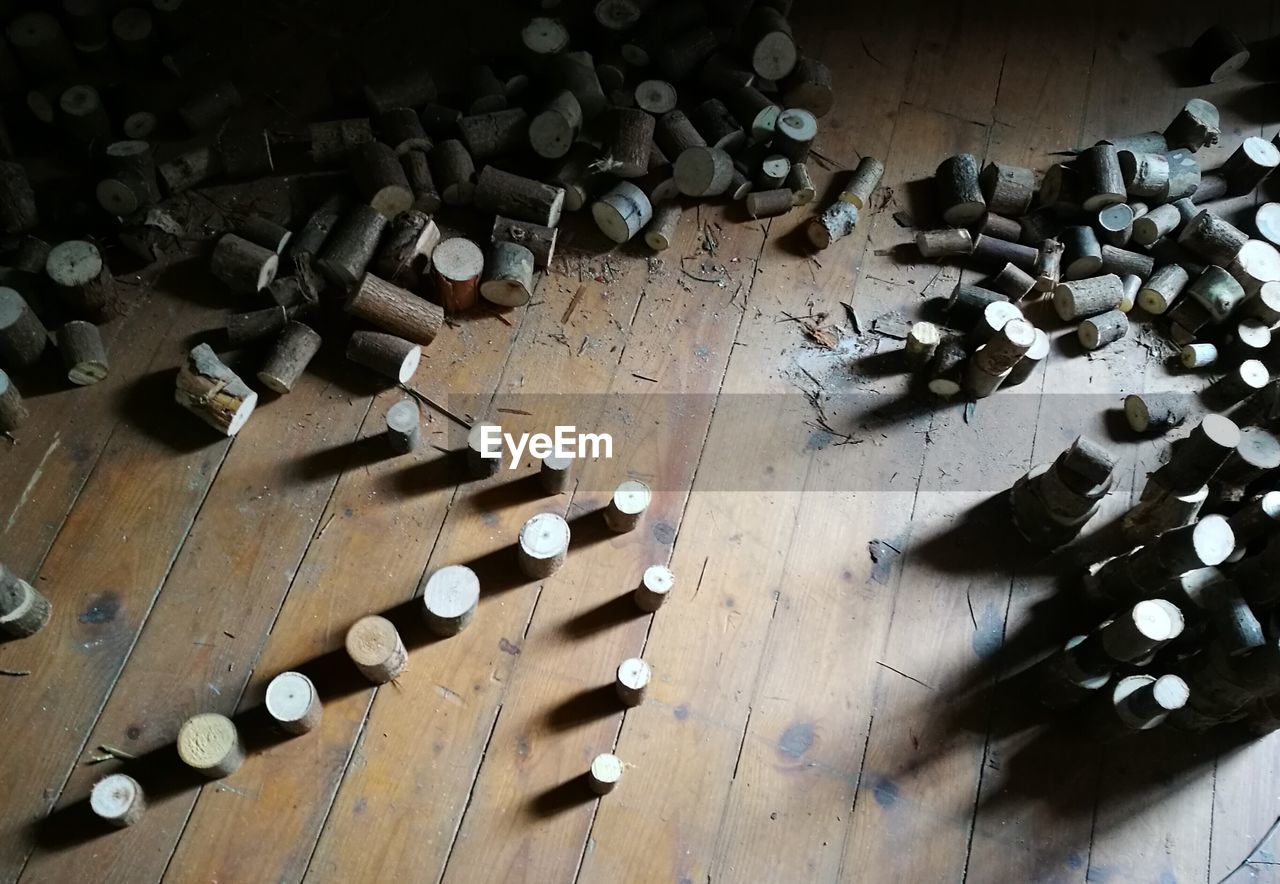 HIGH ANGLE VIEW OF CANDIES ON WOODEN TABLE