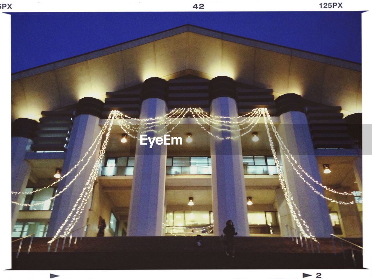 LOW ANGLE VIEW OF BUILT STRUCTURE AGAINST BLUE SKY