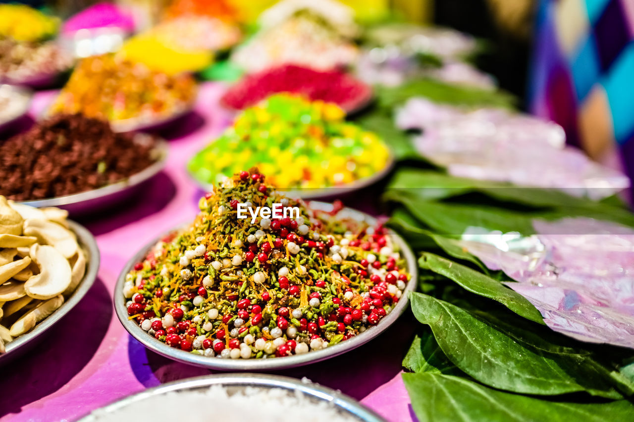 CLOSE-UP OF MULTI COLORED VEGETABLES IN MARKET