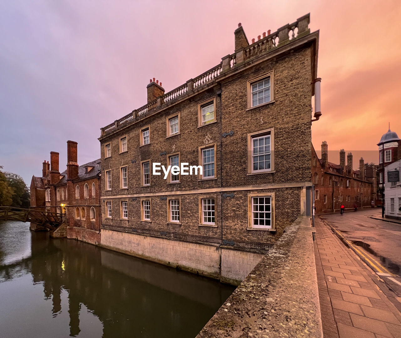 CANAL BY BUILDINGS AGAINST SKY