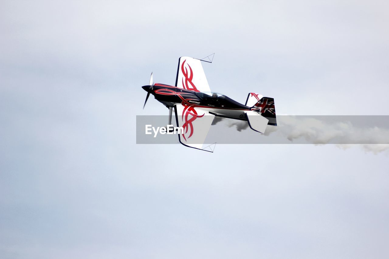 LOW ANGLE VIEW OF AIRPLANE IN SKY