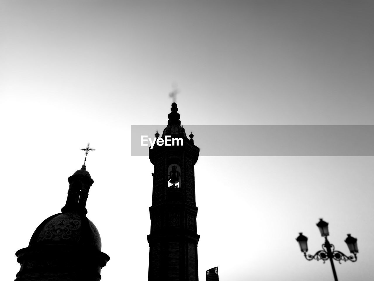 LOW ANGLE VIEW OF STATUE OF BUILDING