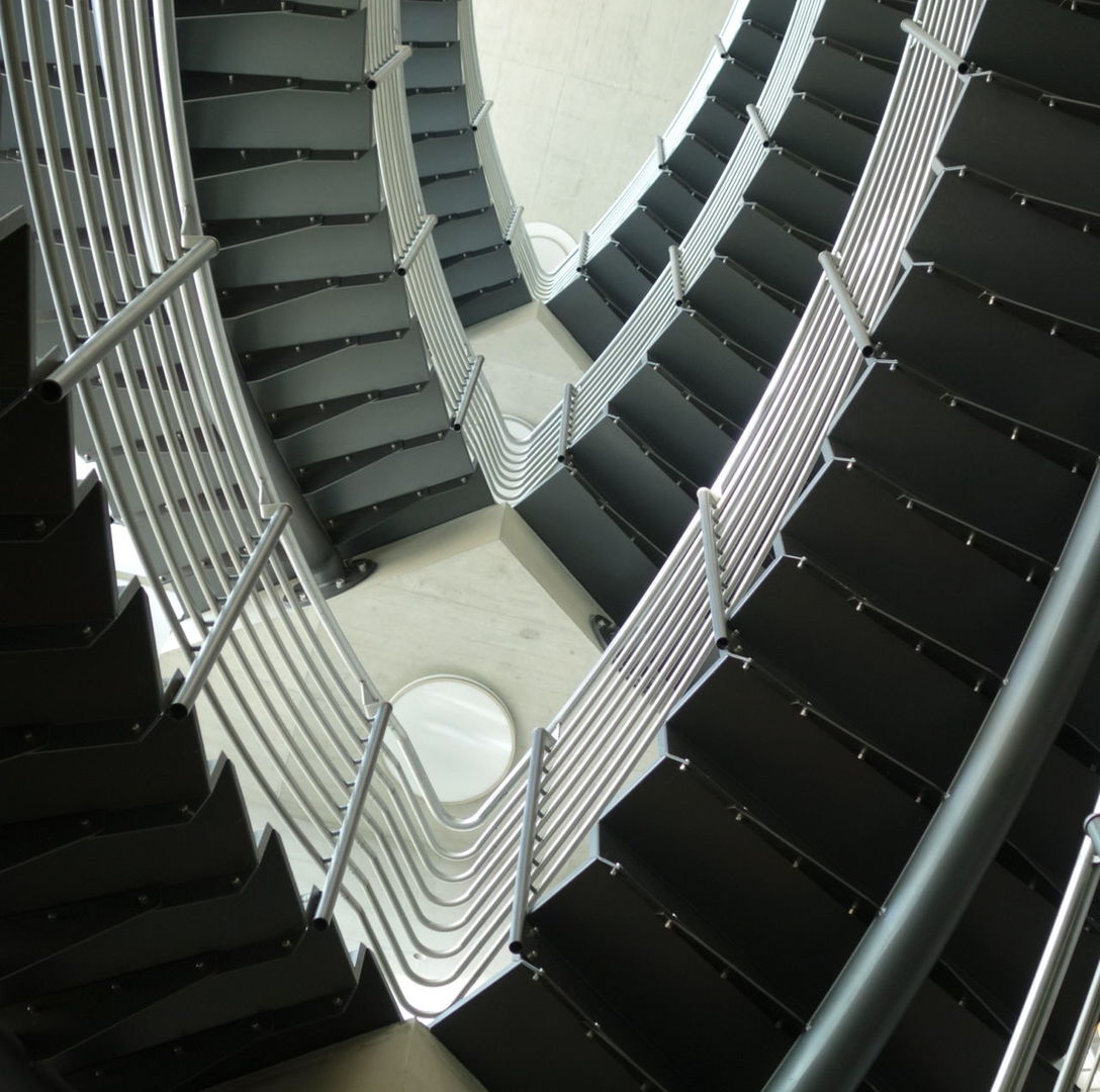 STAIRCASE IN MODERN BUILDING