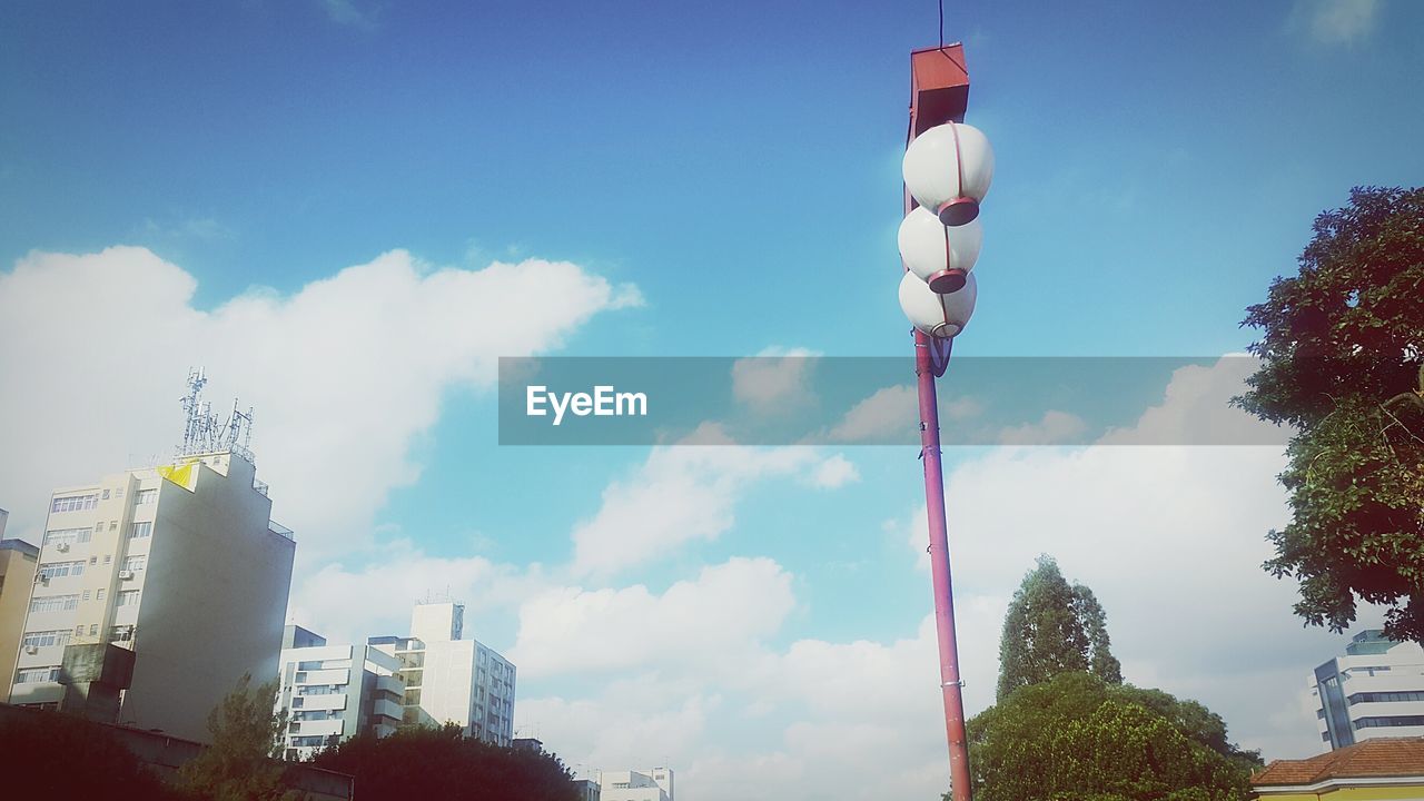 LOW ANGLE VIEW OF BUILDINGS AGAINST SKY