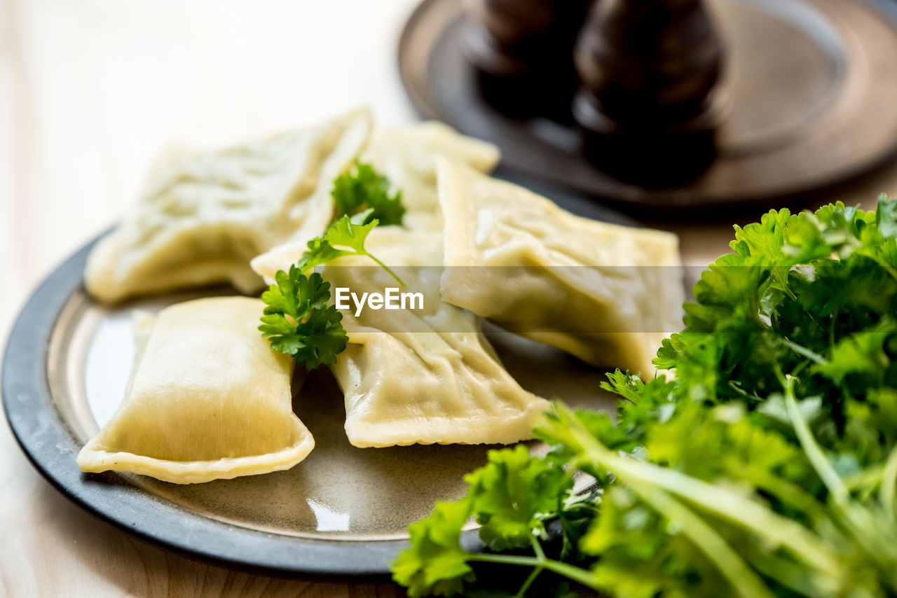 CLOSE-UP OF VEGETABLES ON PLATE