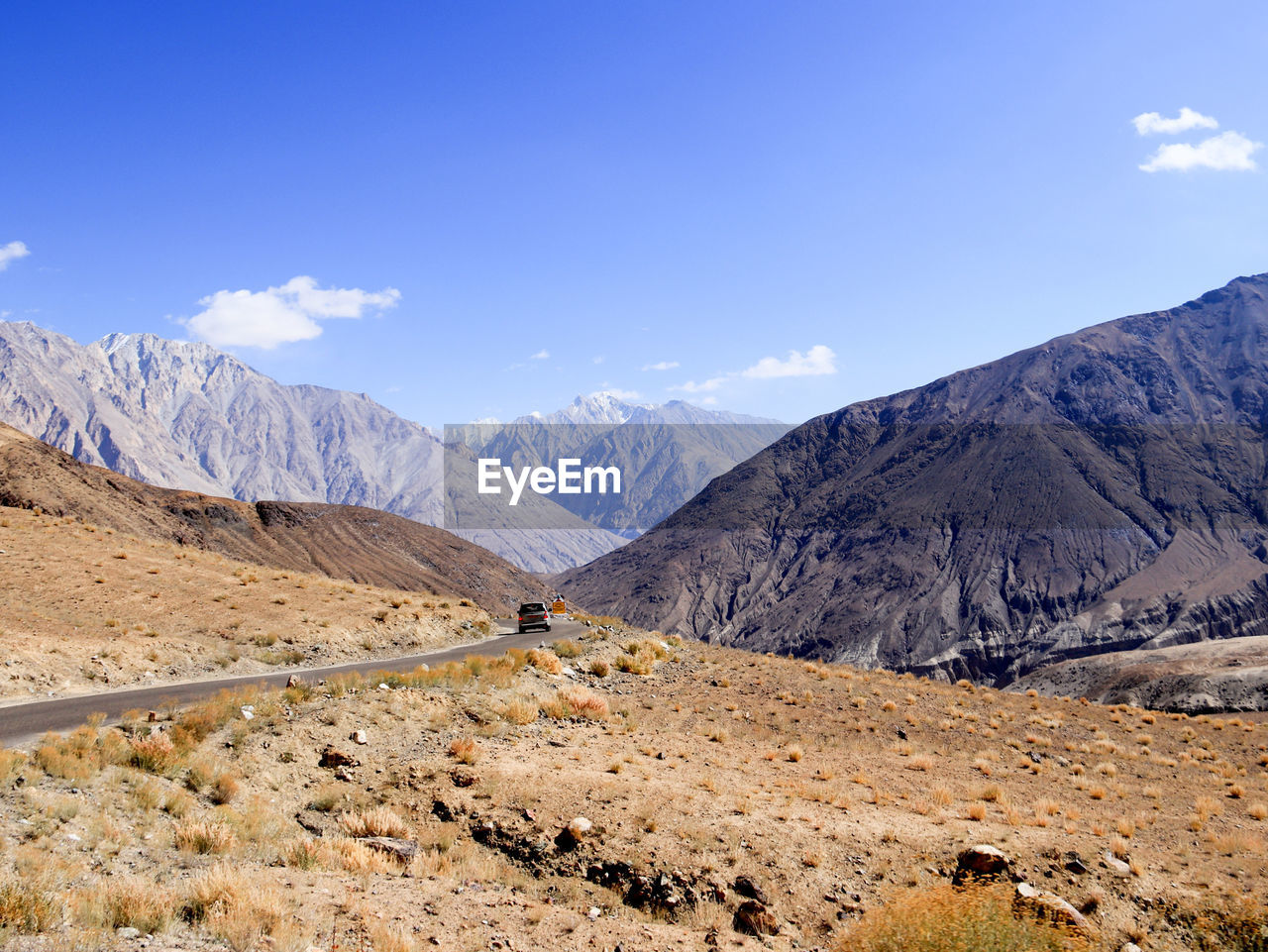 SCENIC VIEW OF MOUNTAIN RANGE AGAINST SKY