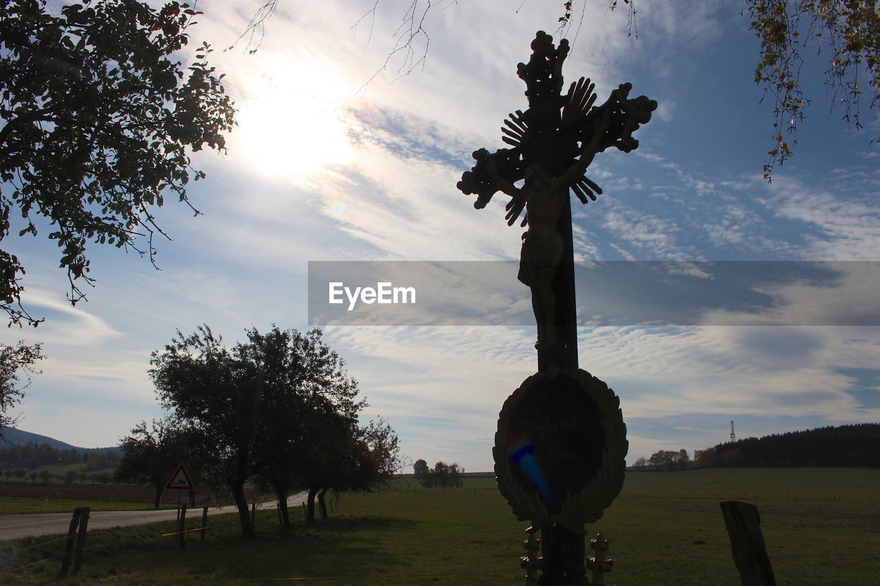 VIEW OF GRASSY FIELD AGAINST CLOUDY SKY