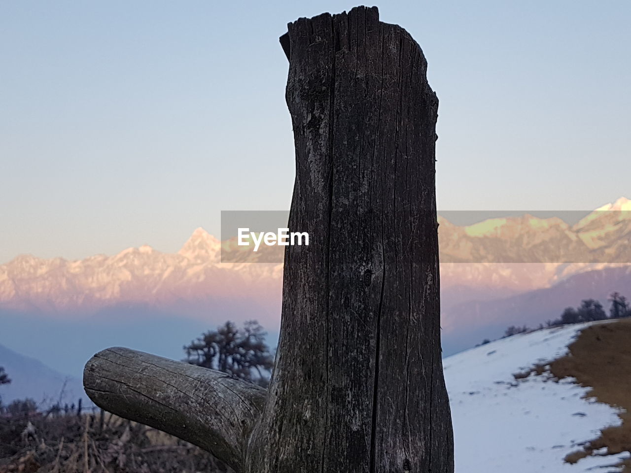 CLOSE-UP OF SNOW ON MOUNTAIN AGAINST SKY