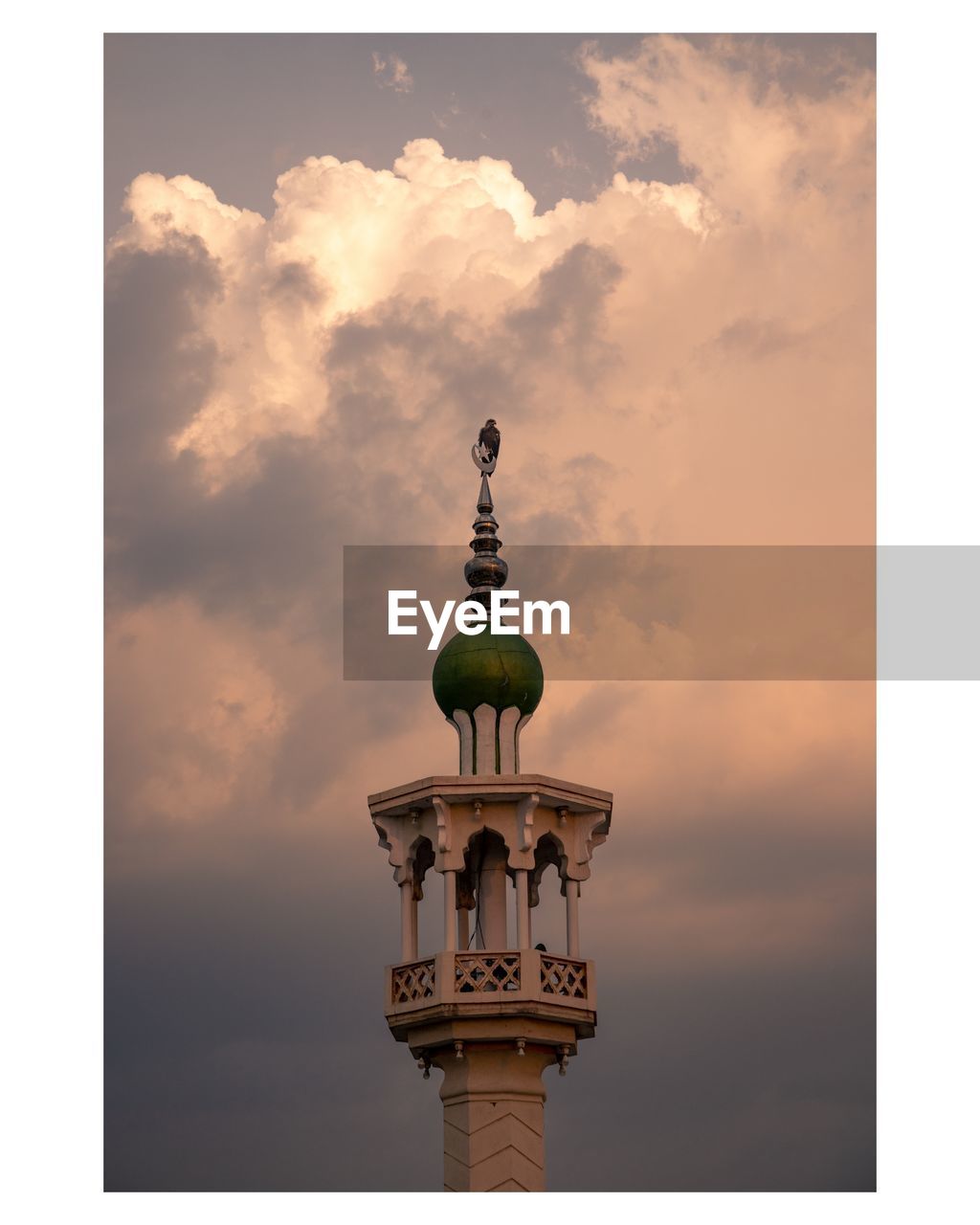 LOW ANGLE VIEW OF TOWER ON BUILDING AGAINST SKY