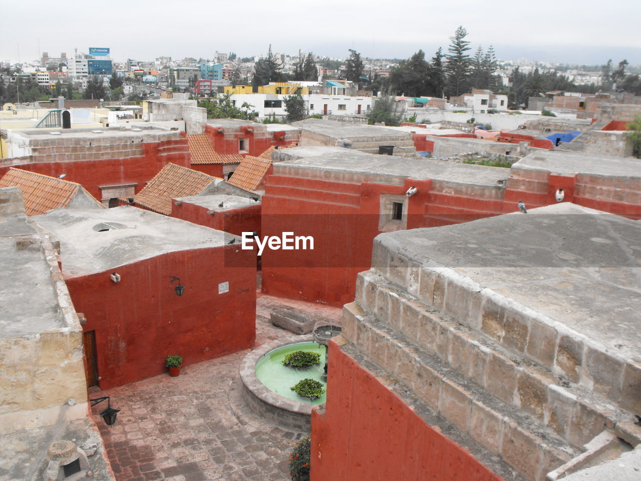 VIEW OF BUILDINGS IN CITY