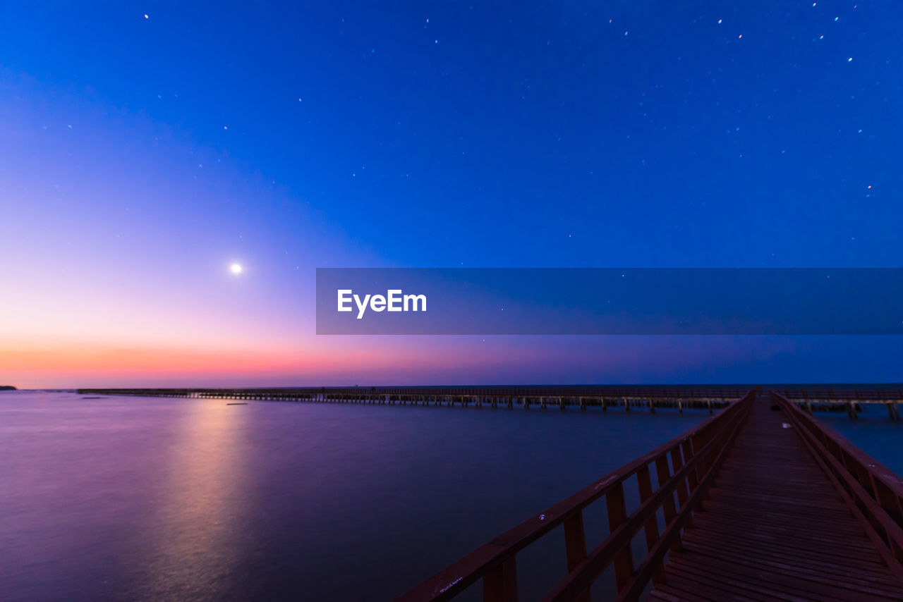 Scenic view of sea against sky at dusk