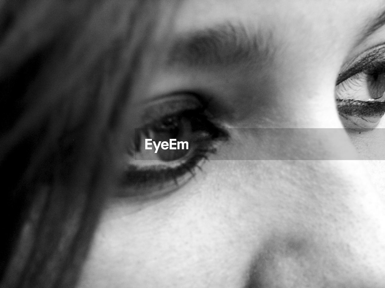 CLOSE-UP PORTRAIT OF YOUNG WOMAN WITH EYES CLOSED