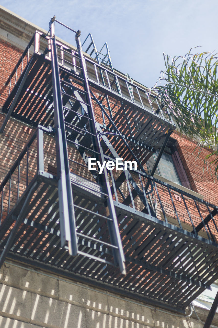 LOW ANGLE VIEW OF SPIRAL STAIRCASE