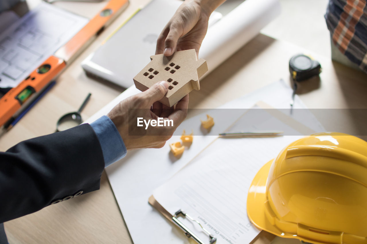 HIGH ANGLE VIEW OF PERSON WORKING ON TABLE