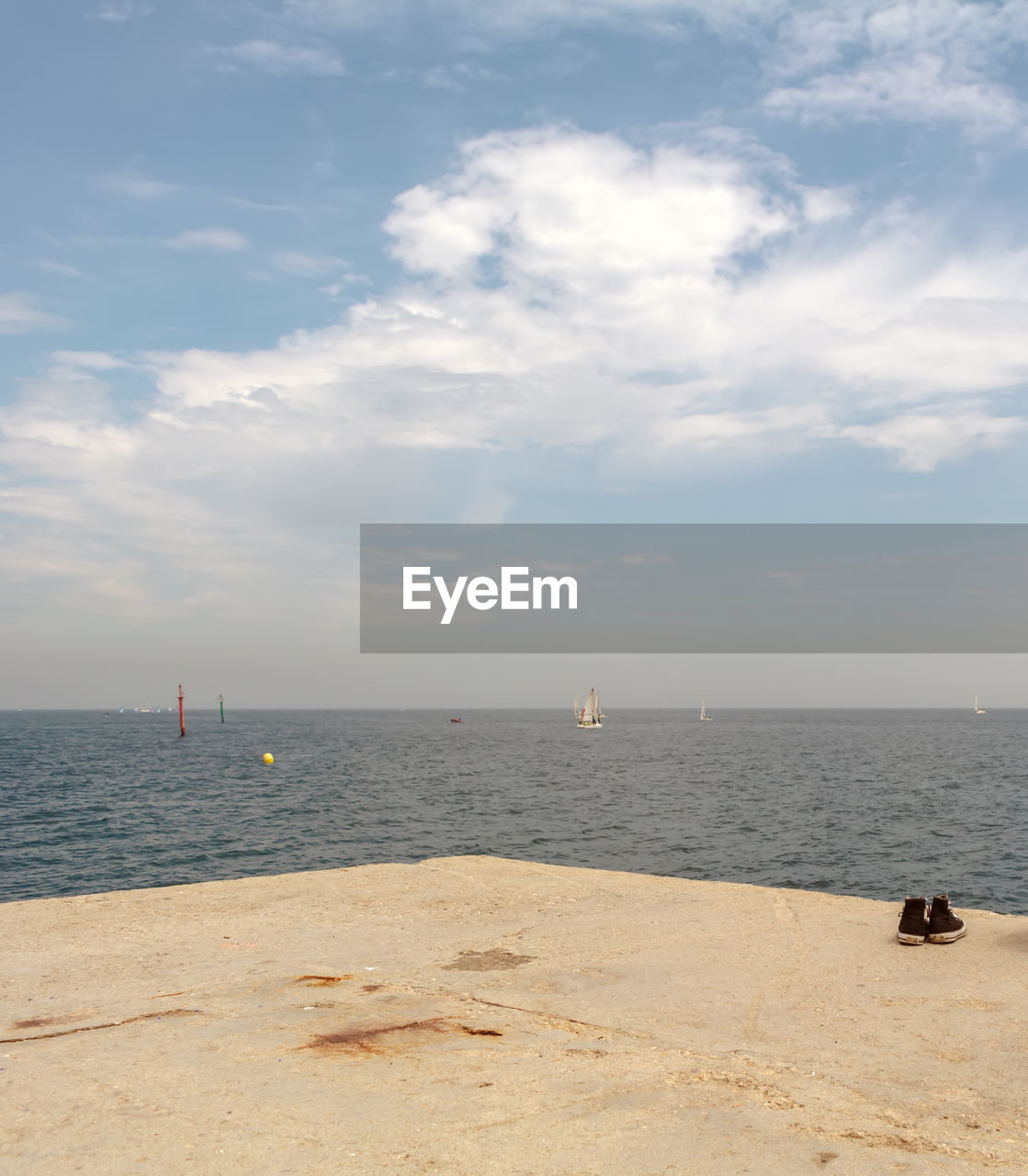 SAILBOAT ON SEA AGAINST SKY