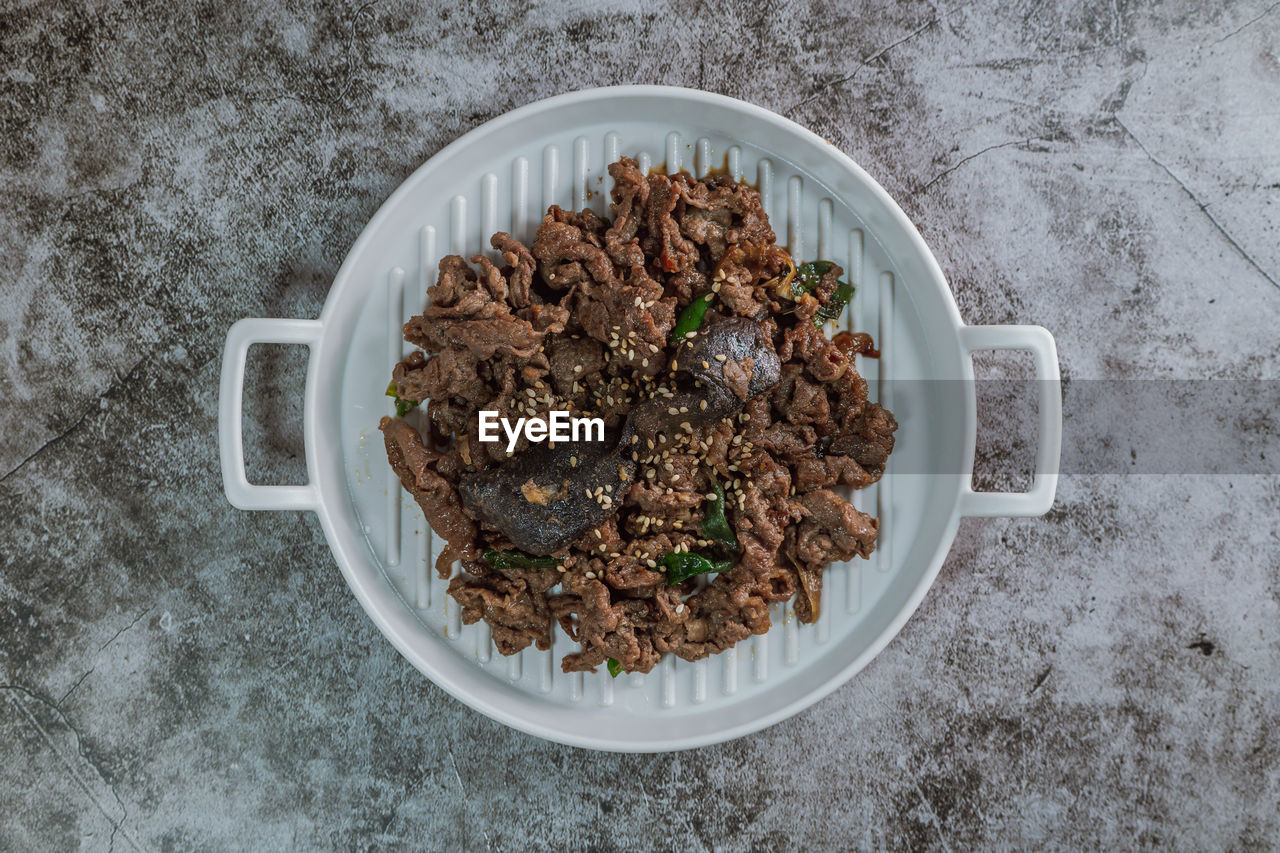 DIRECTLY ABOVE SHOT OF BREAKFAST IN BOWL