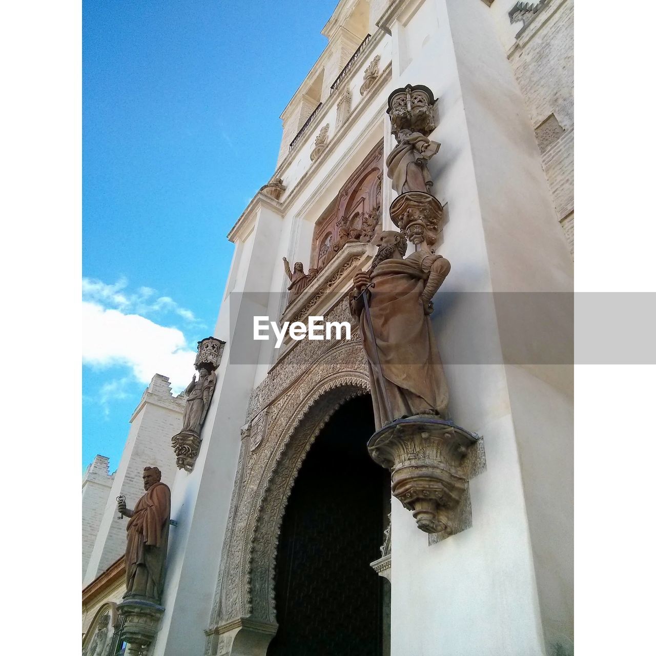 LOW ANGLE VIEW OF BUILT STRUCTURE AGAINST CLEAR SKY