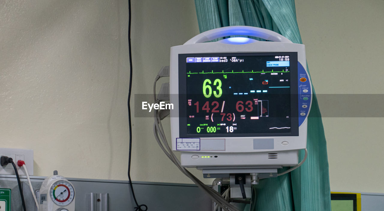 Vital signs and heart rate monitor with diagram