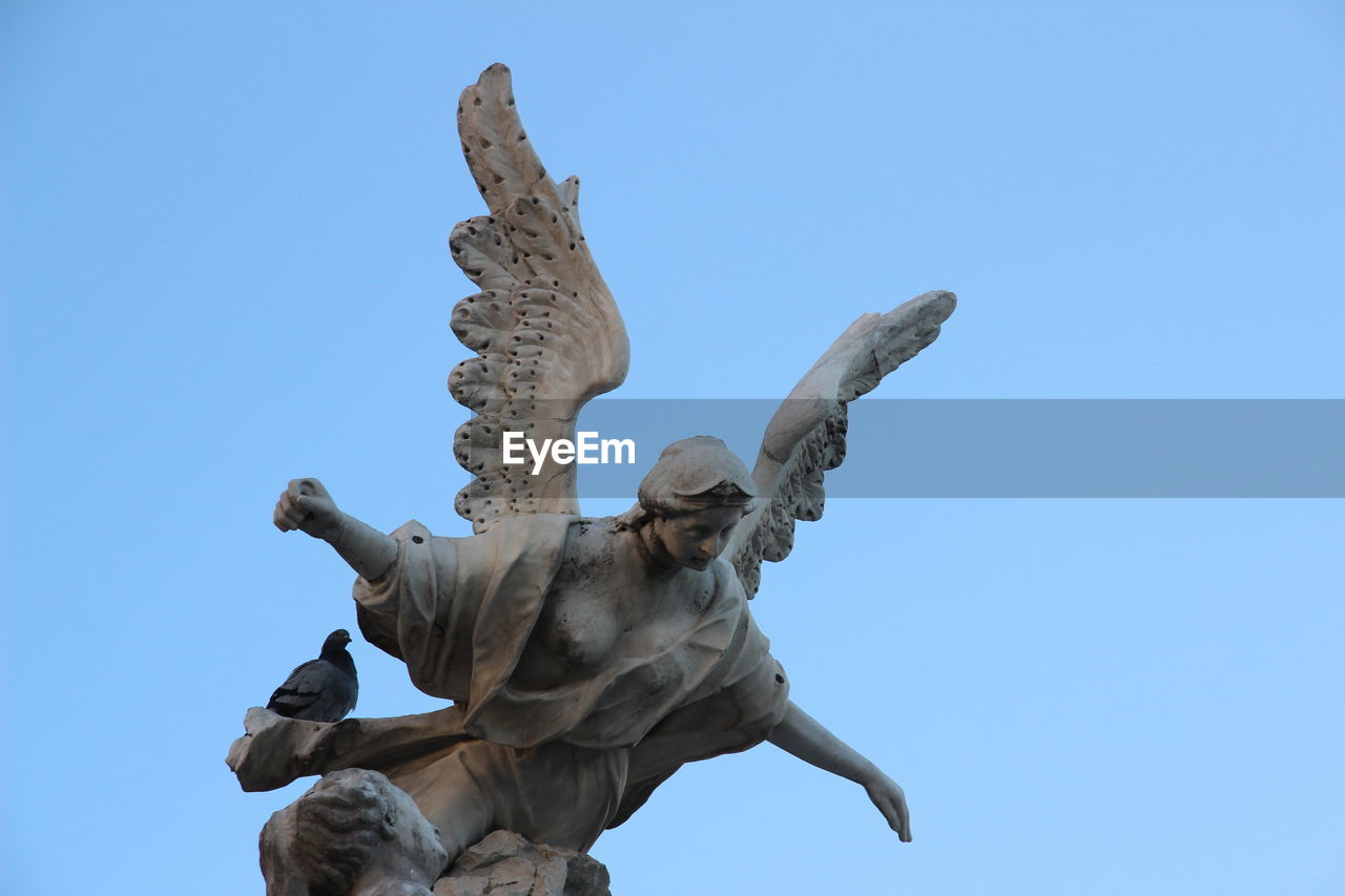 LOW ANGLE VIEW OF STATUES AGAINST CLEAR SKY