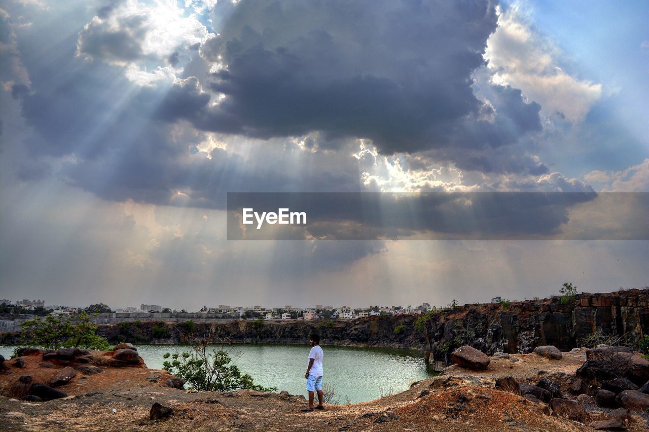 VIEW OF SEA AGAINST CLOUDY SKY