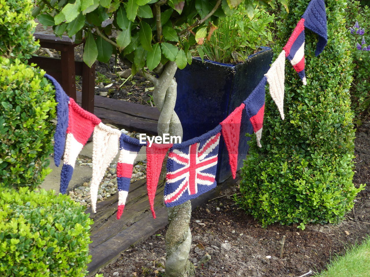 CLOTHES DRYING ON CLOTHESLINE