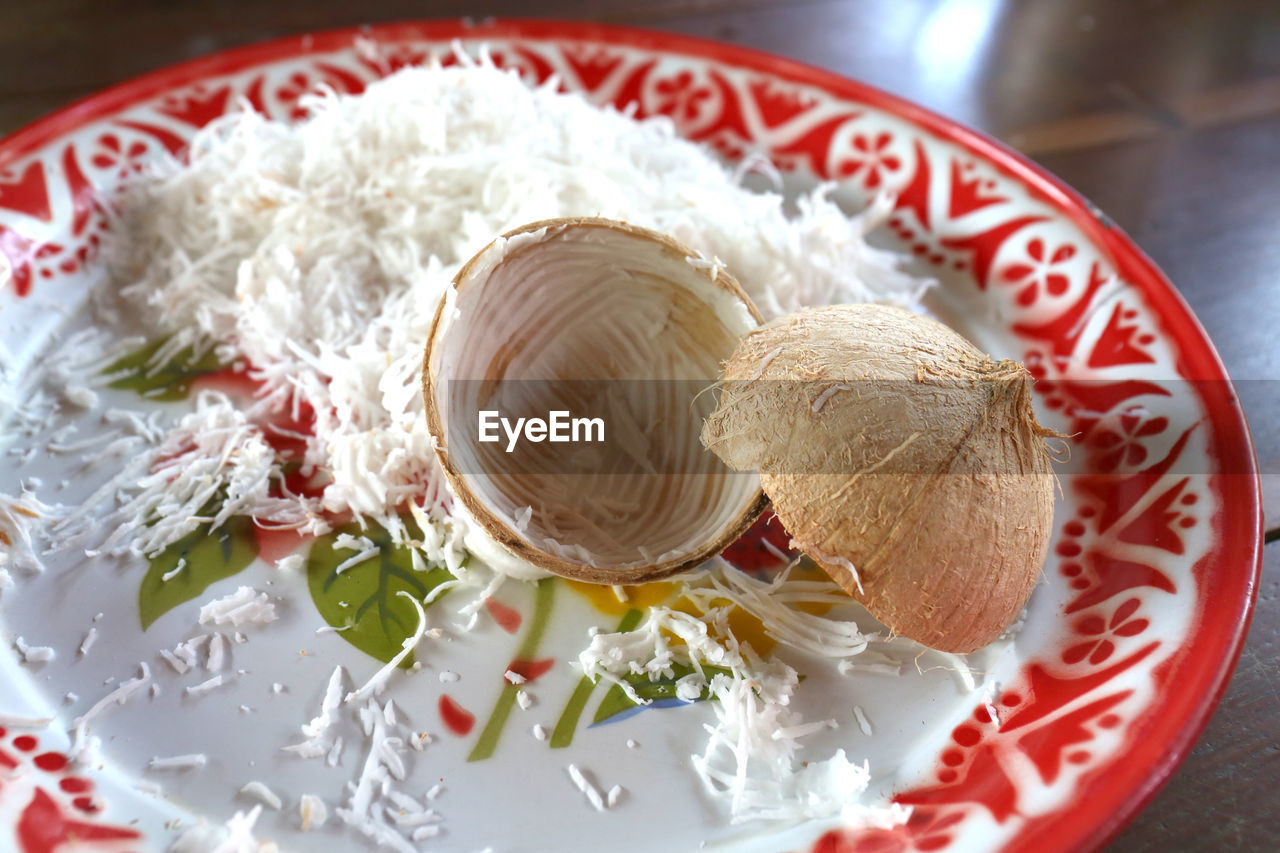 HIGH ANGLE VIEW OF DESSERT ON TABLE