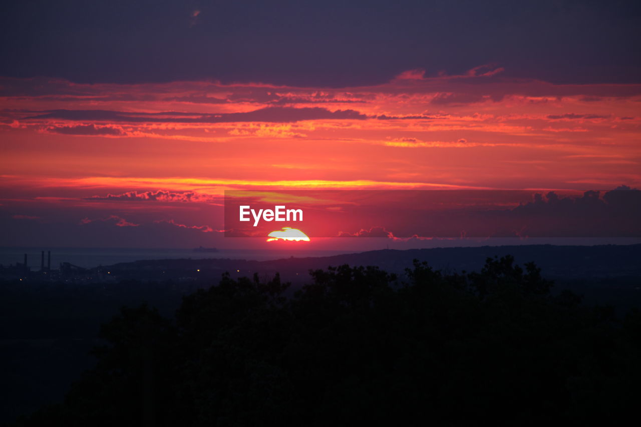 SCENIC VIEW OF SILHOUETTE LANDSCAPE AGAINST ROMANTIC SKY