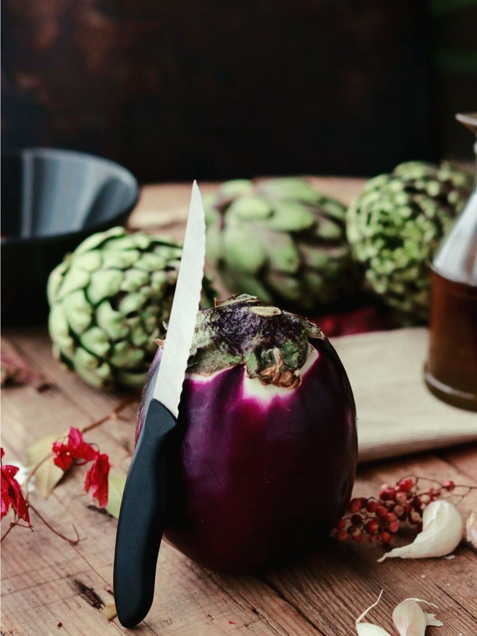 CLOSE-UP OF VEGETABLES ON TABLE