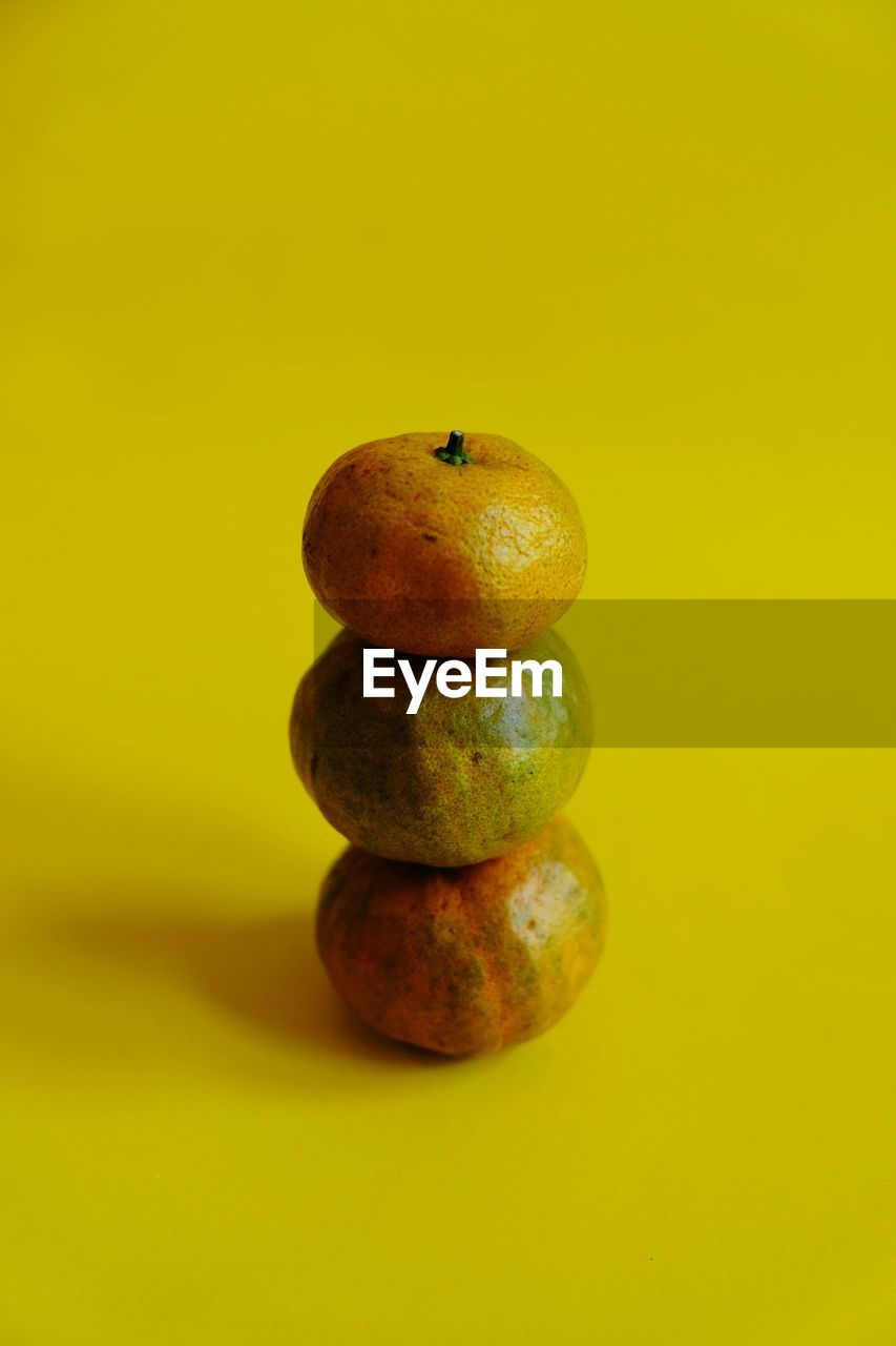 Close-up of tree oranges