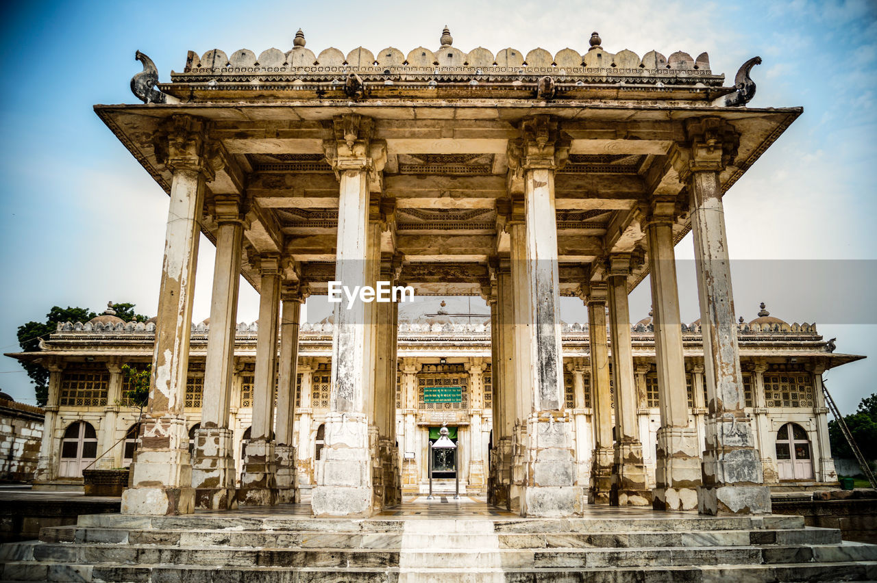 LOW ANGLE VIEW OF HISTORICAL BUILDING