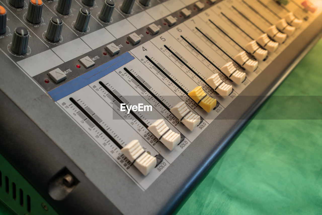 HIGH ANGLE VIEW OF COMPUTER KEYBOARD ON CABLE