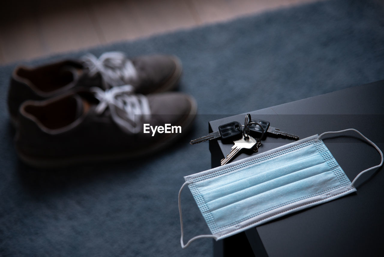 HIGH ANGLE VIEW OF SHOPPING CART ON TABLE AT HOME