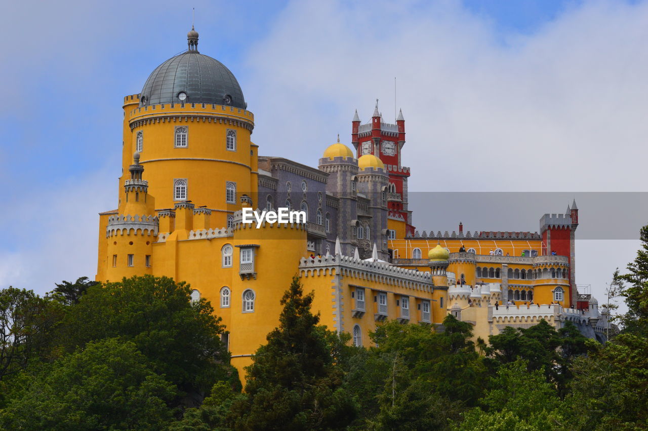 LOW ANGLE VIEW OF CASTLE AGAINST SKY