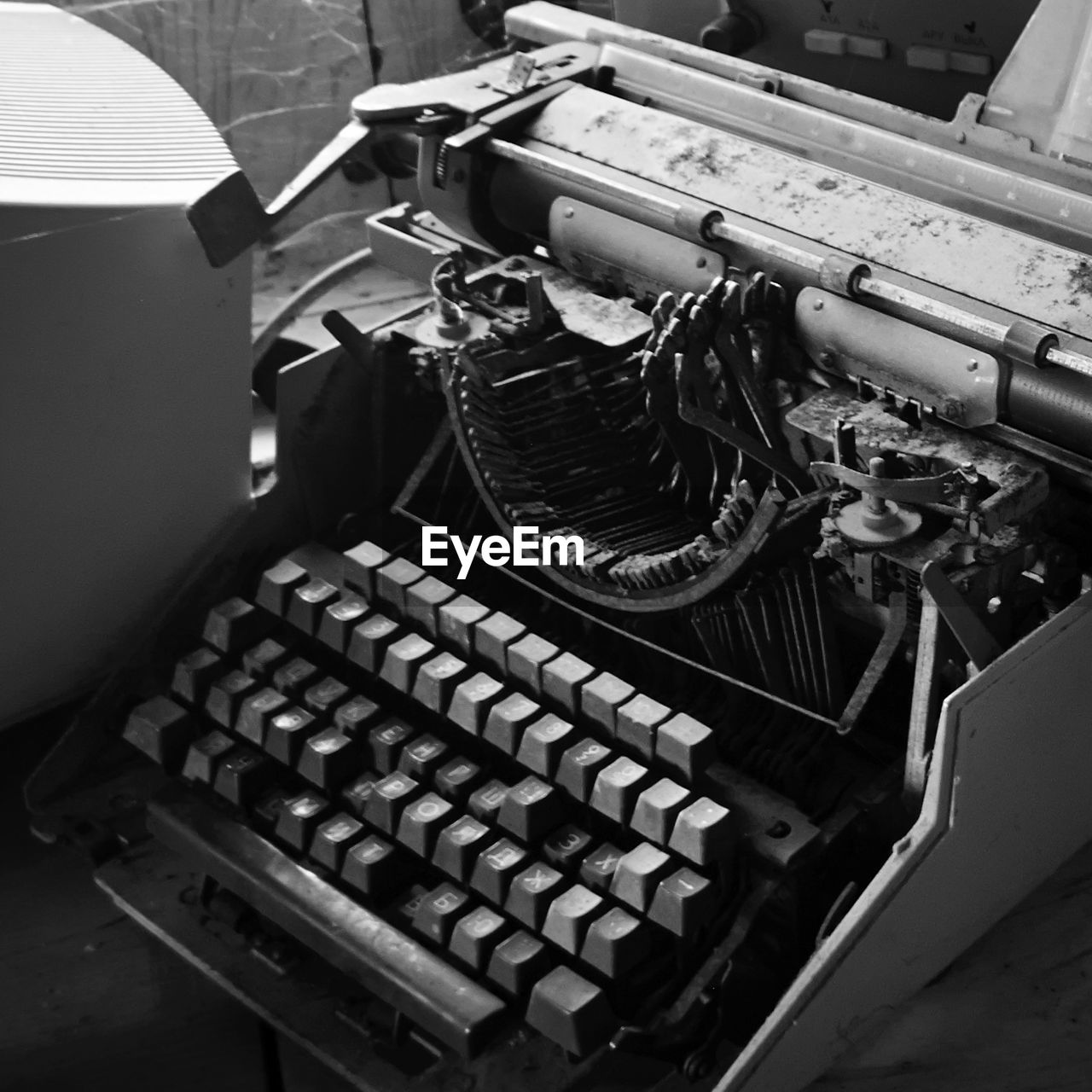 HIGH ANGLE VIEW OF MACHINE PART OF MACHINERY