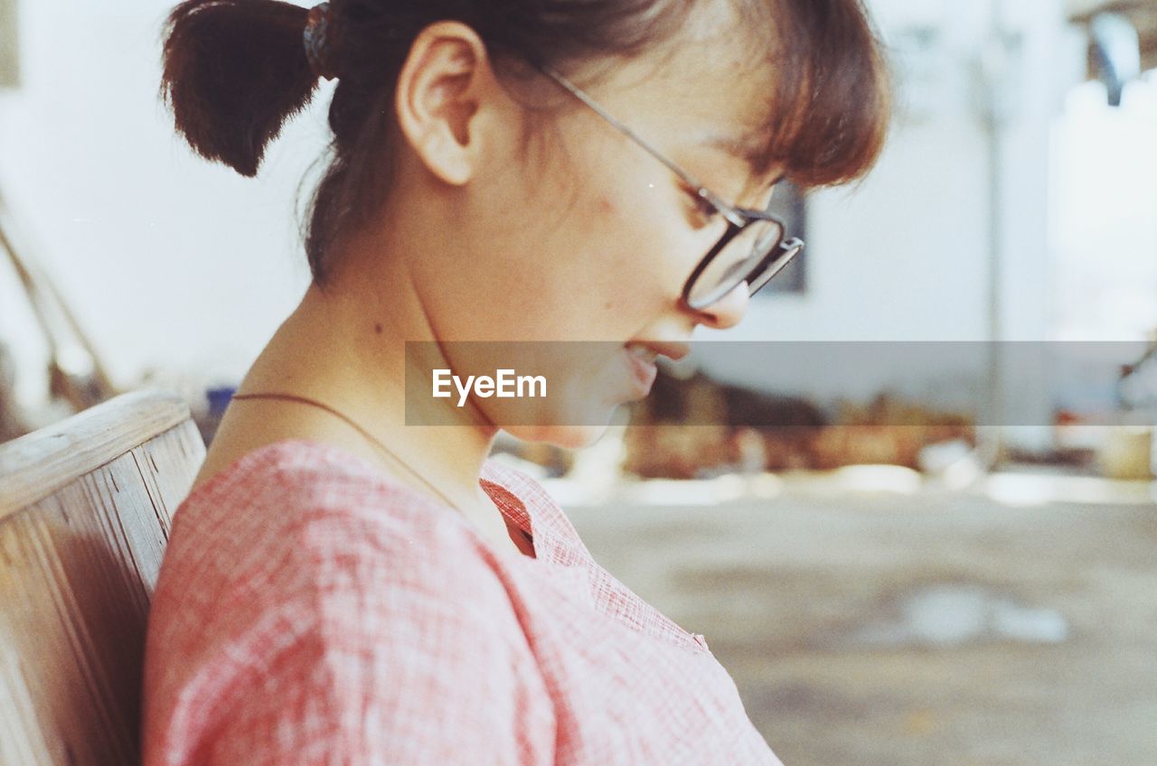 Side view of young woman wearing eyeglasses