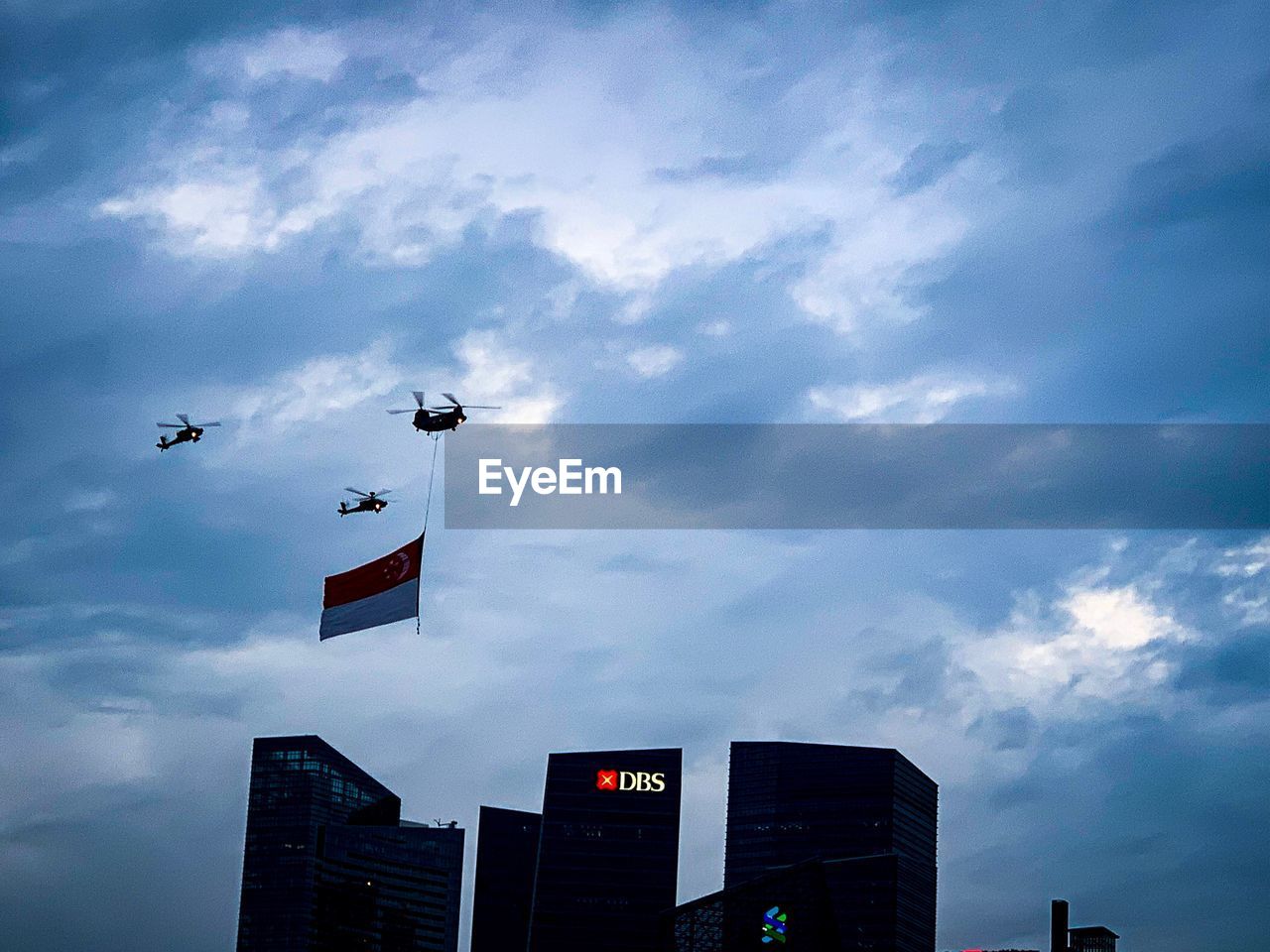 LOW ANGLE VIEW OF BUILDINGS IN CITY AGAINST SKY