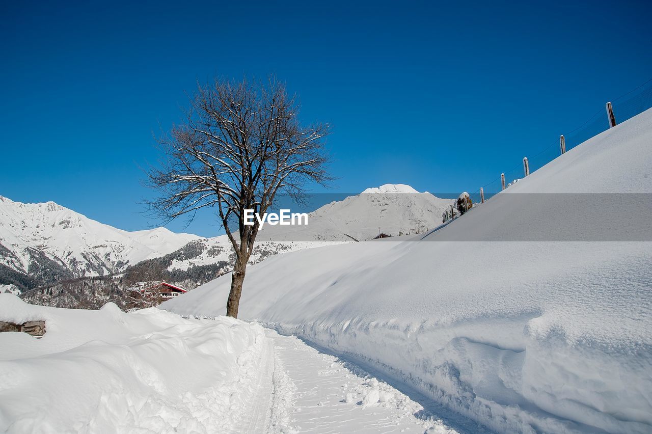 Road passable after heavy snowfall