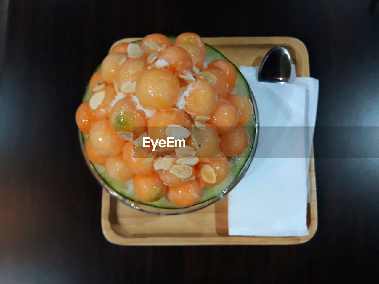 HIGH ANGLE VIEW OF FRUITS IN BOWL